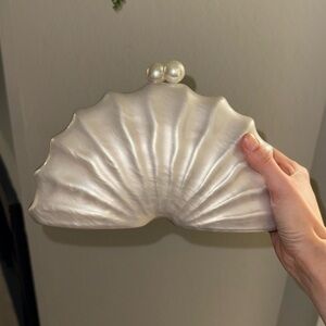 Pearlescent Shell Clutch with Pearl Kiss Lock
